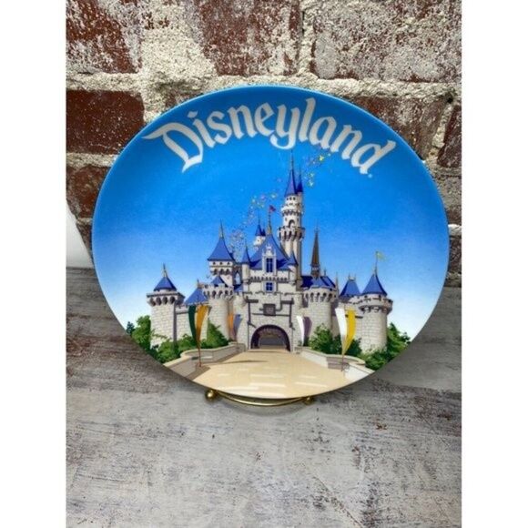 Vintage Disneyland souvenir plate - Picture 3 of 6